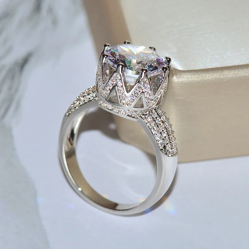 Herna – Eleganter Ring mit Weißer Topas 8ct