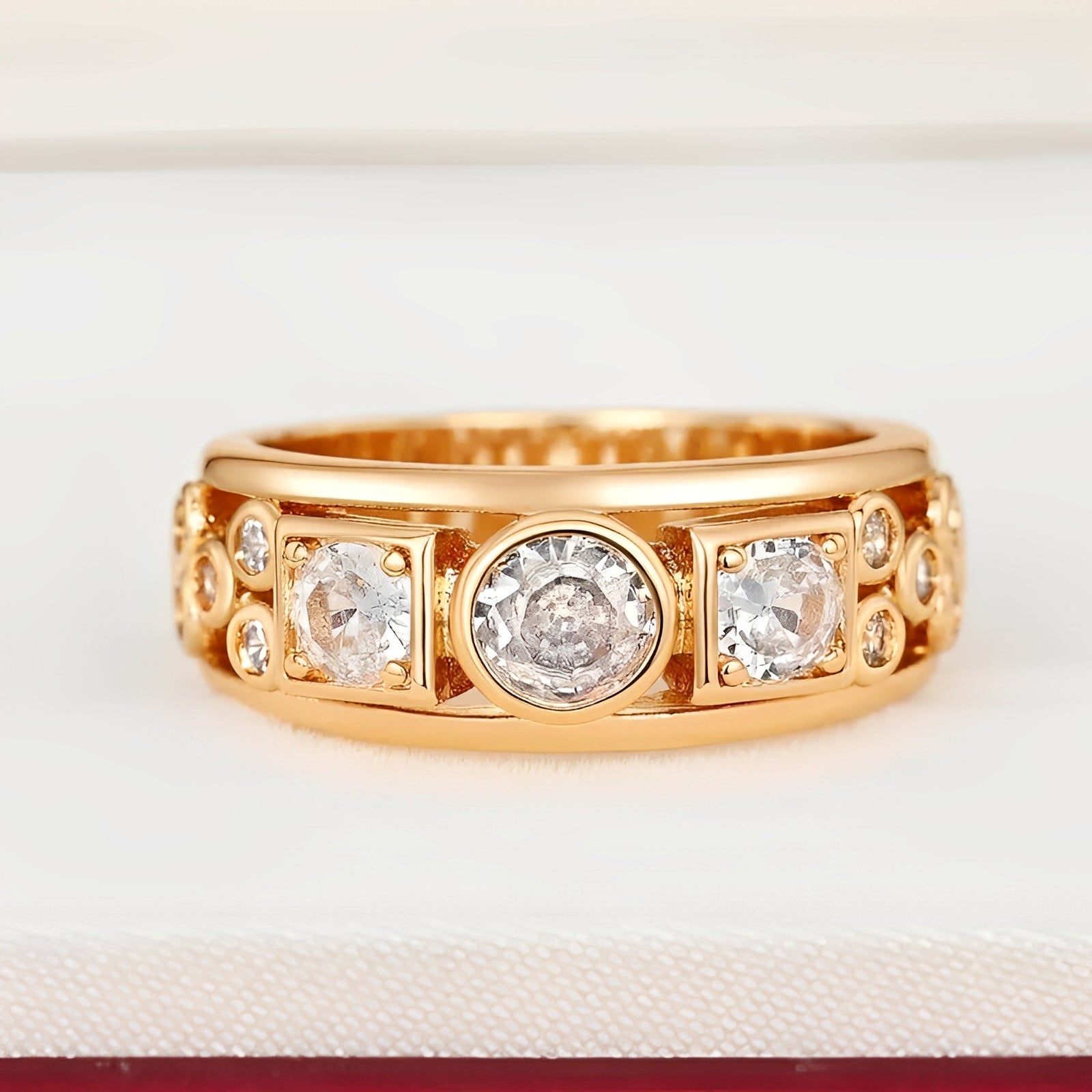 Reina – Goldener Vintage-Ring mit Heller Zirkonia