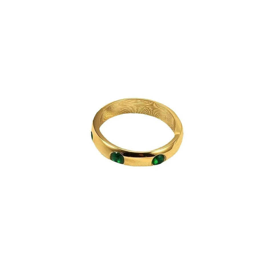 Clara – Eleganter Ring mit Smaragd-Kristallen