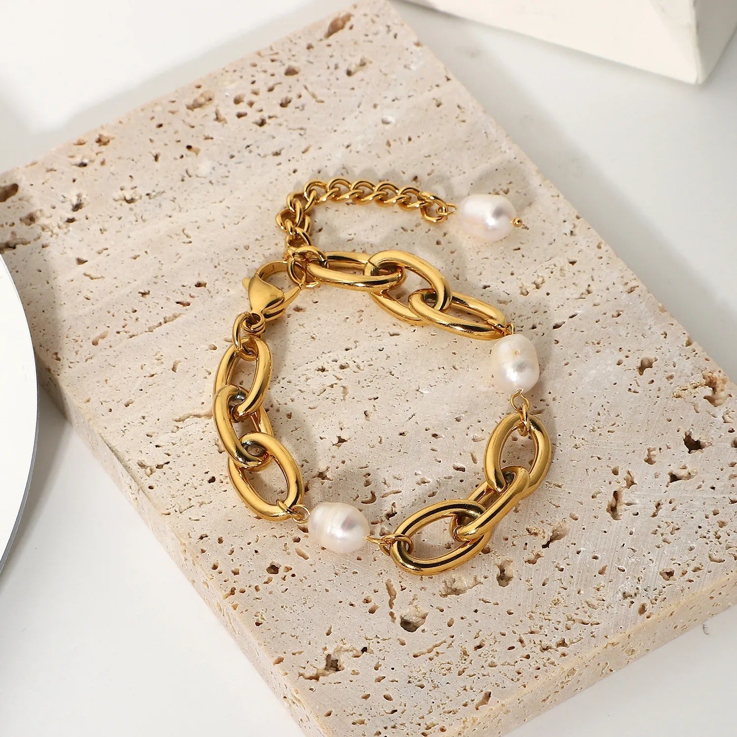 Daniela – Feine Armband mit Weißer Perle