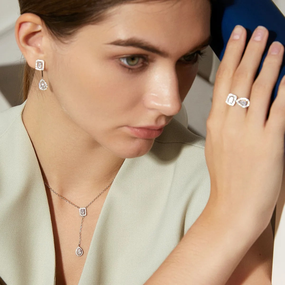 Aria – Elegante Halskette mit Zirkonia-Anhänger