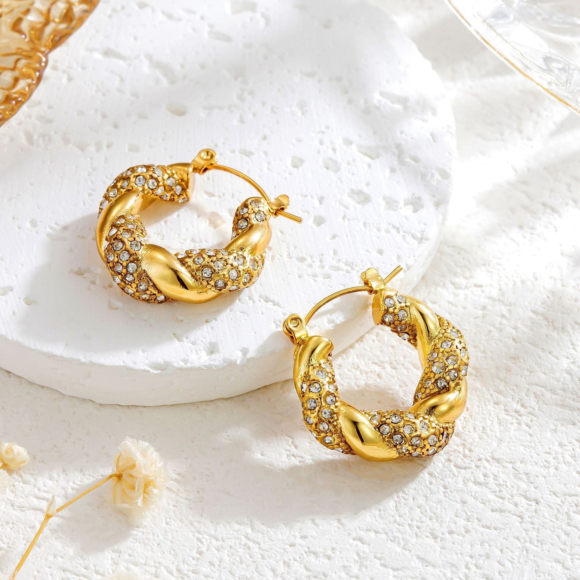 Alix – Goldene U-Twist-Ohrringe