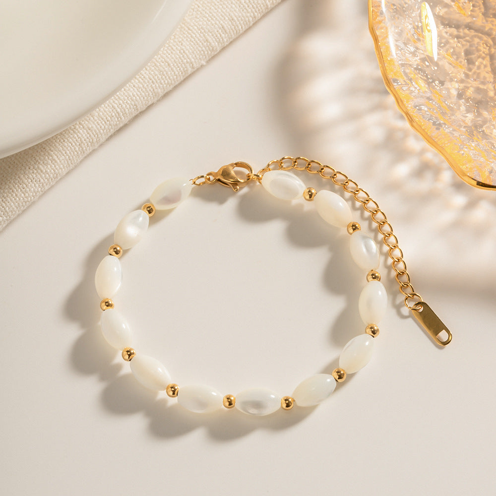 Clara – Ovales Armband aus goldfarbenem Edelstahl