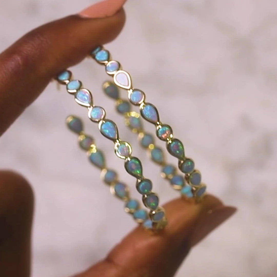 Raya – Goldene Vintage-Kreolen mit Blauem Opal