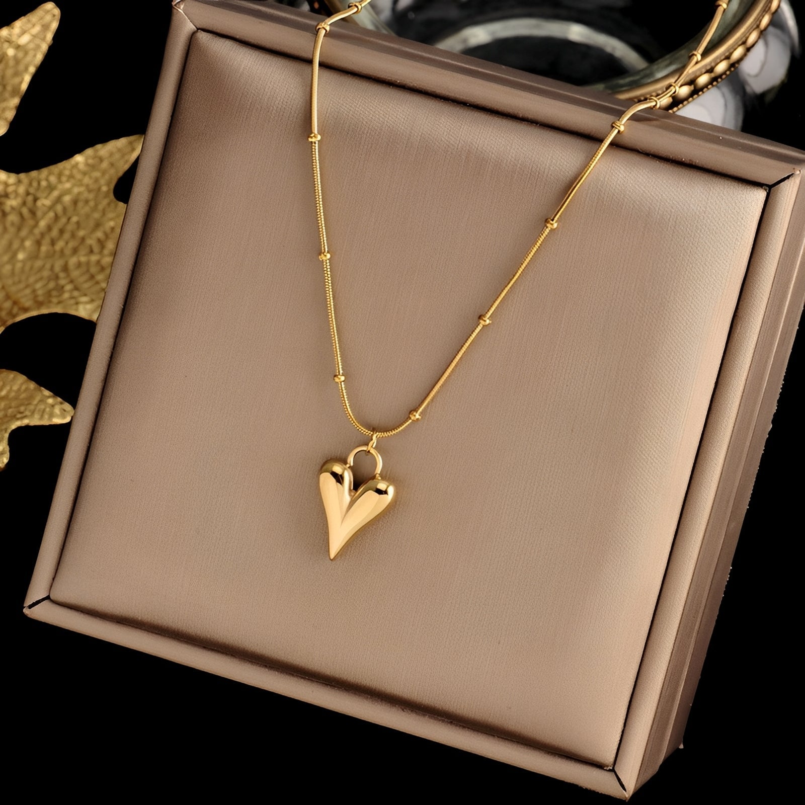 Eloise – Minimalistische Halskette Stil Cold Chic