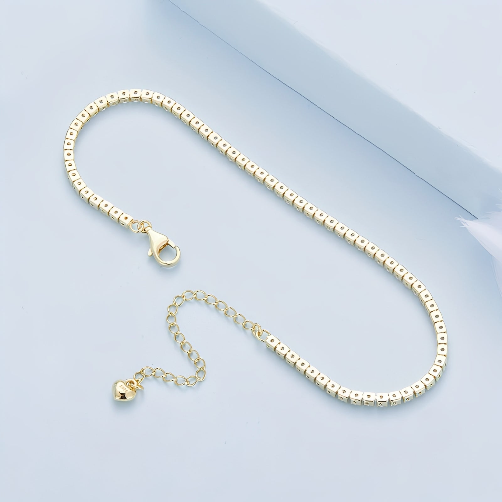 Cher – Elegantes Zirkonia-Armband
