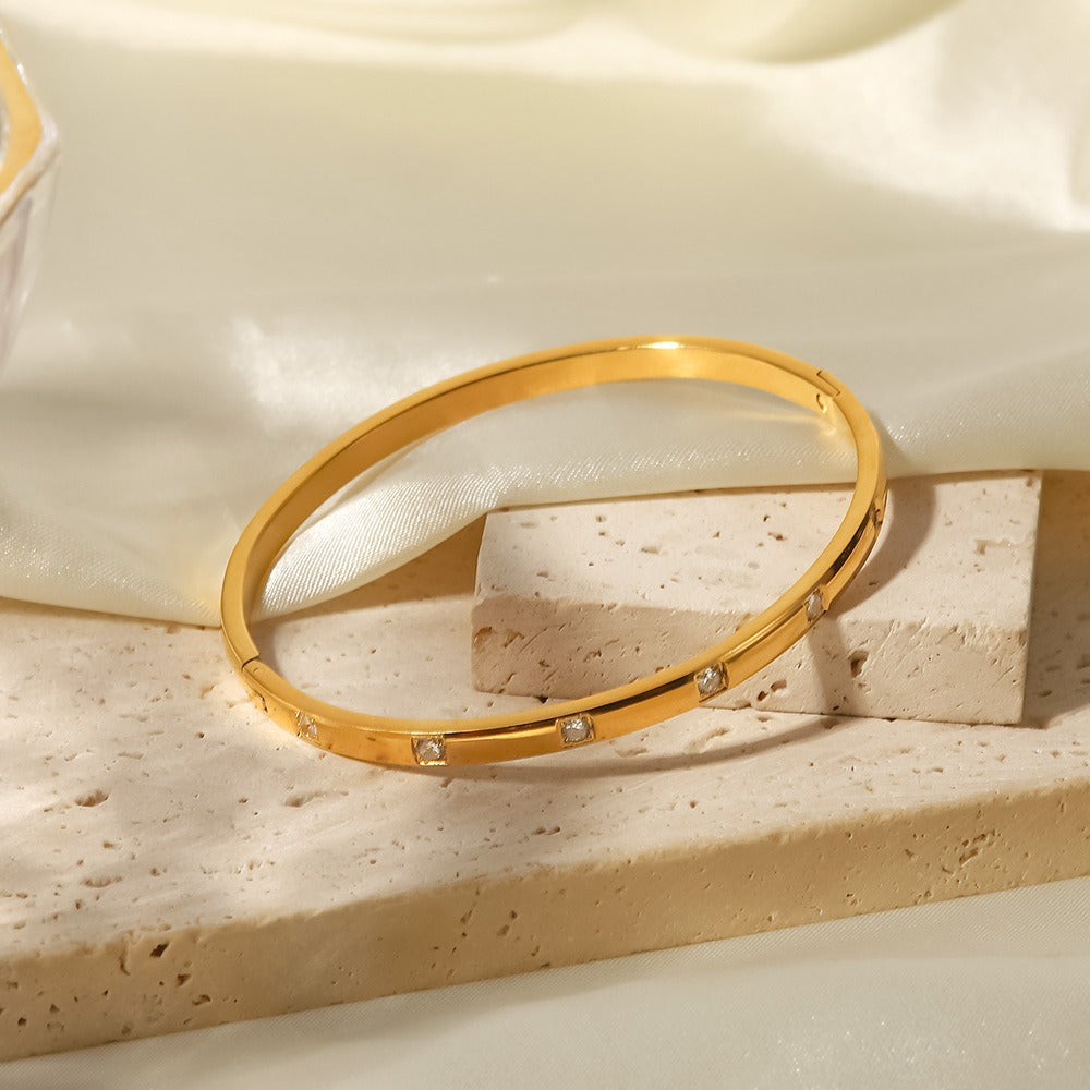 Celestia – Leuchtendes Armband mit weißem Zirkon