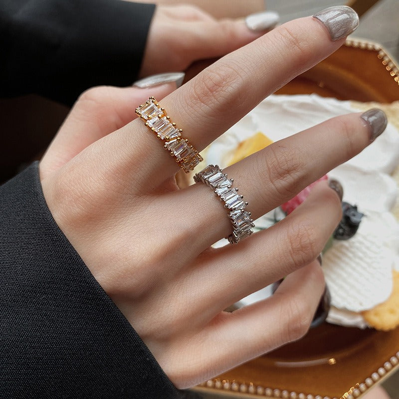 Jada – Personalisierter Ring im kühlen Stil