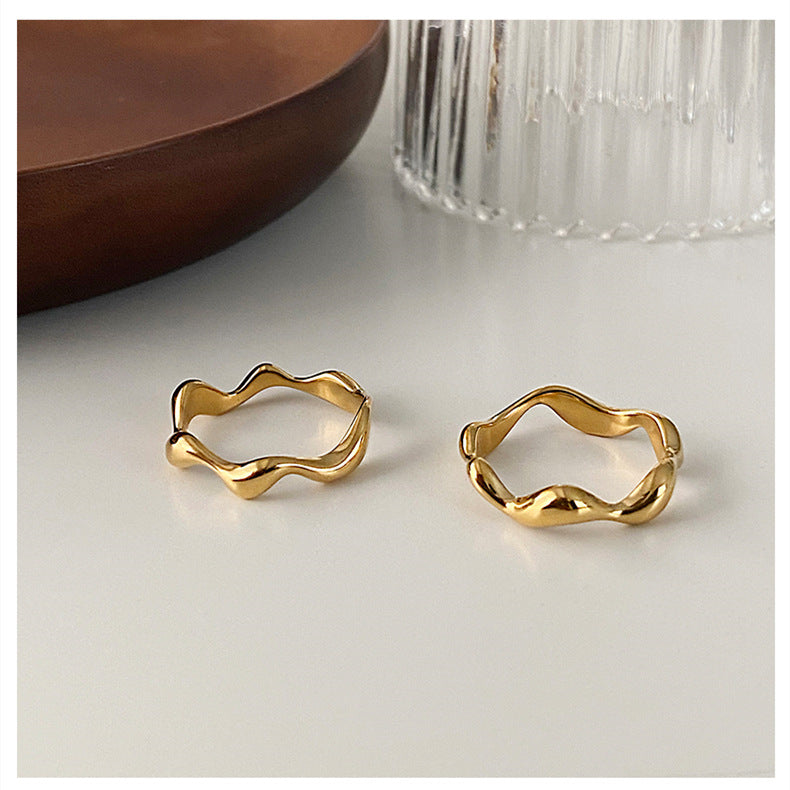 Jennie – Wellenring aus Titanstahl