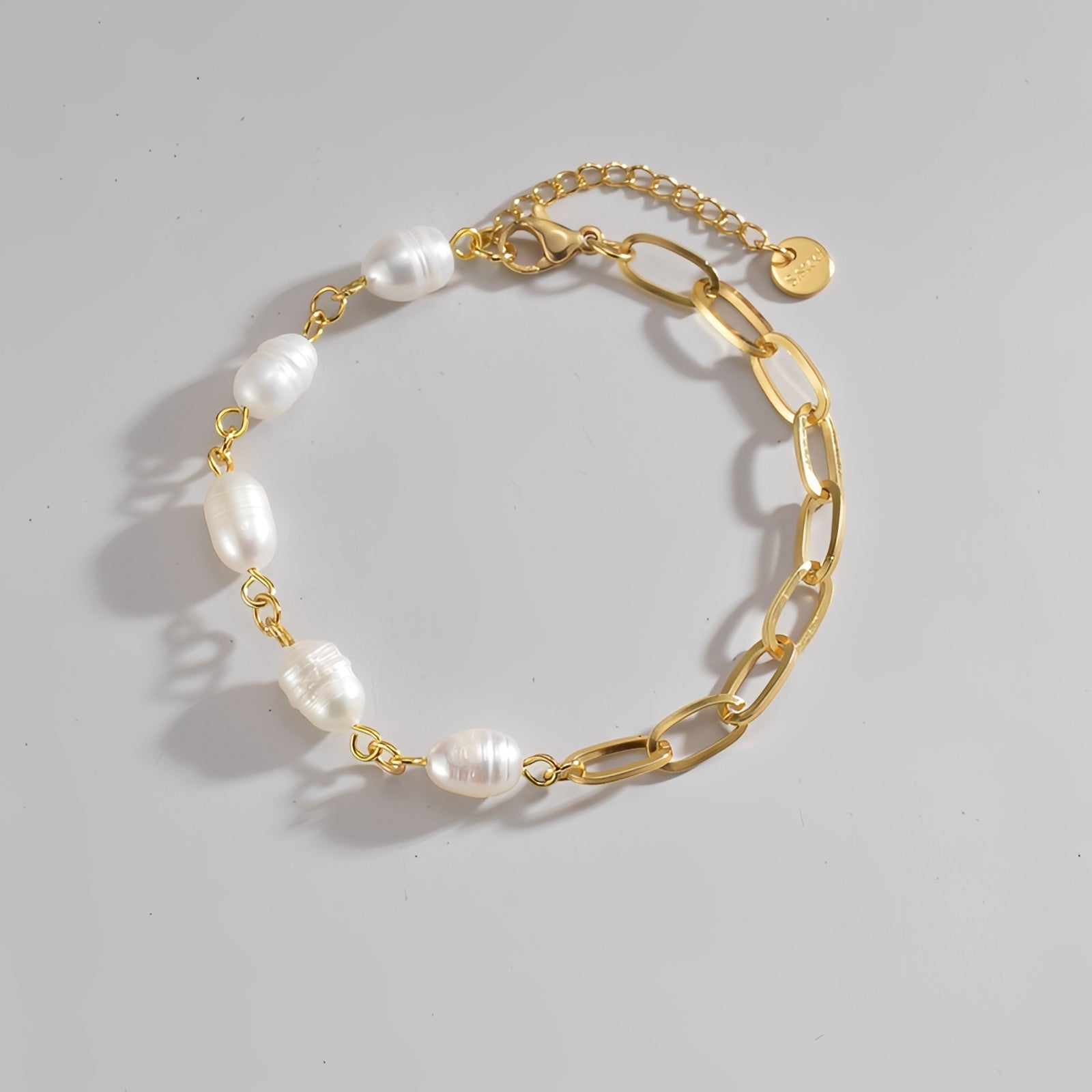 Celina – Elegantes Goldenes Perlenarmband