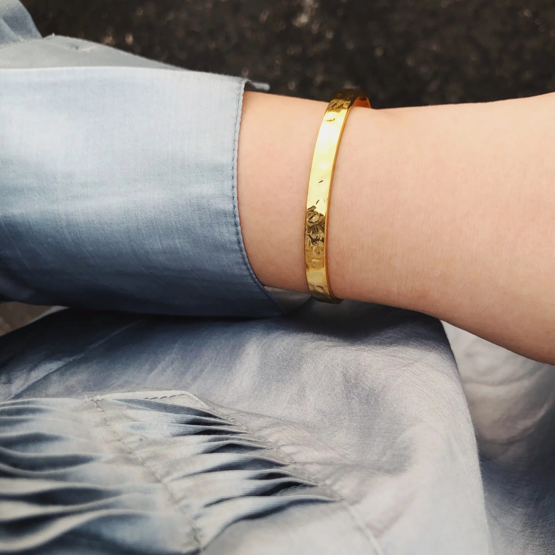 Ariane – Organisches, geschmolzenes Metallarmband