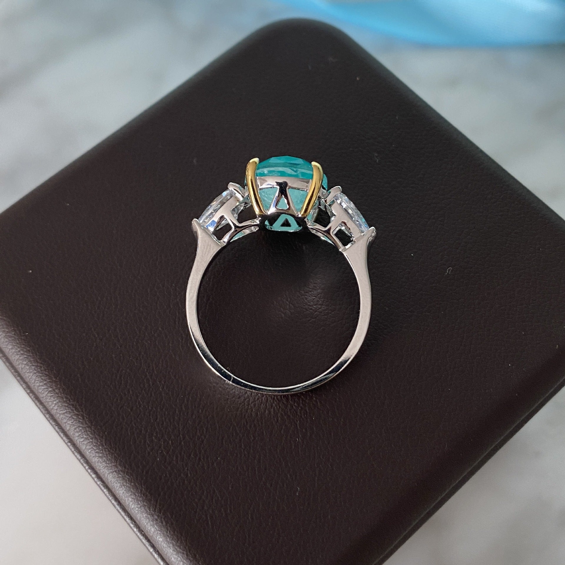 Anika – Statement-Ring mit Azur-Stein