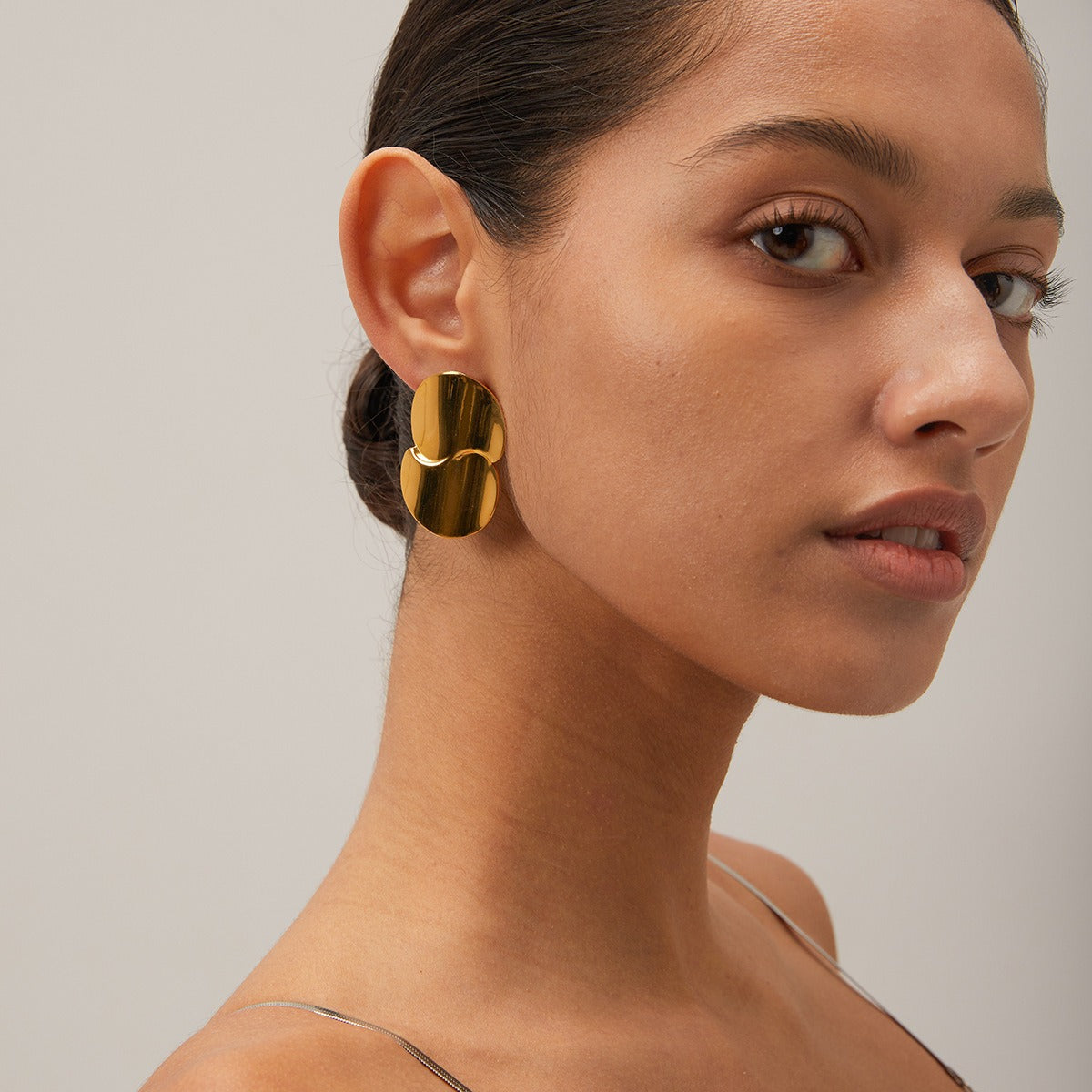 Stacey – Goldene geometrische Kurvenohrringe