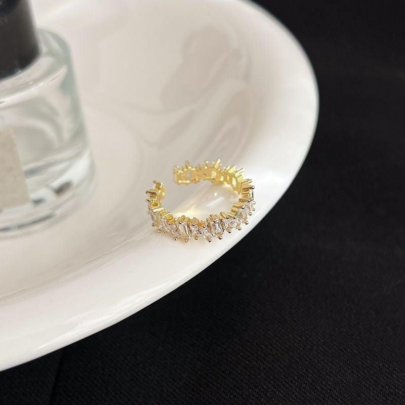 Jada – Personalisierter Ring im kühlen Stil