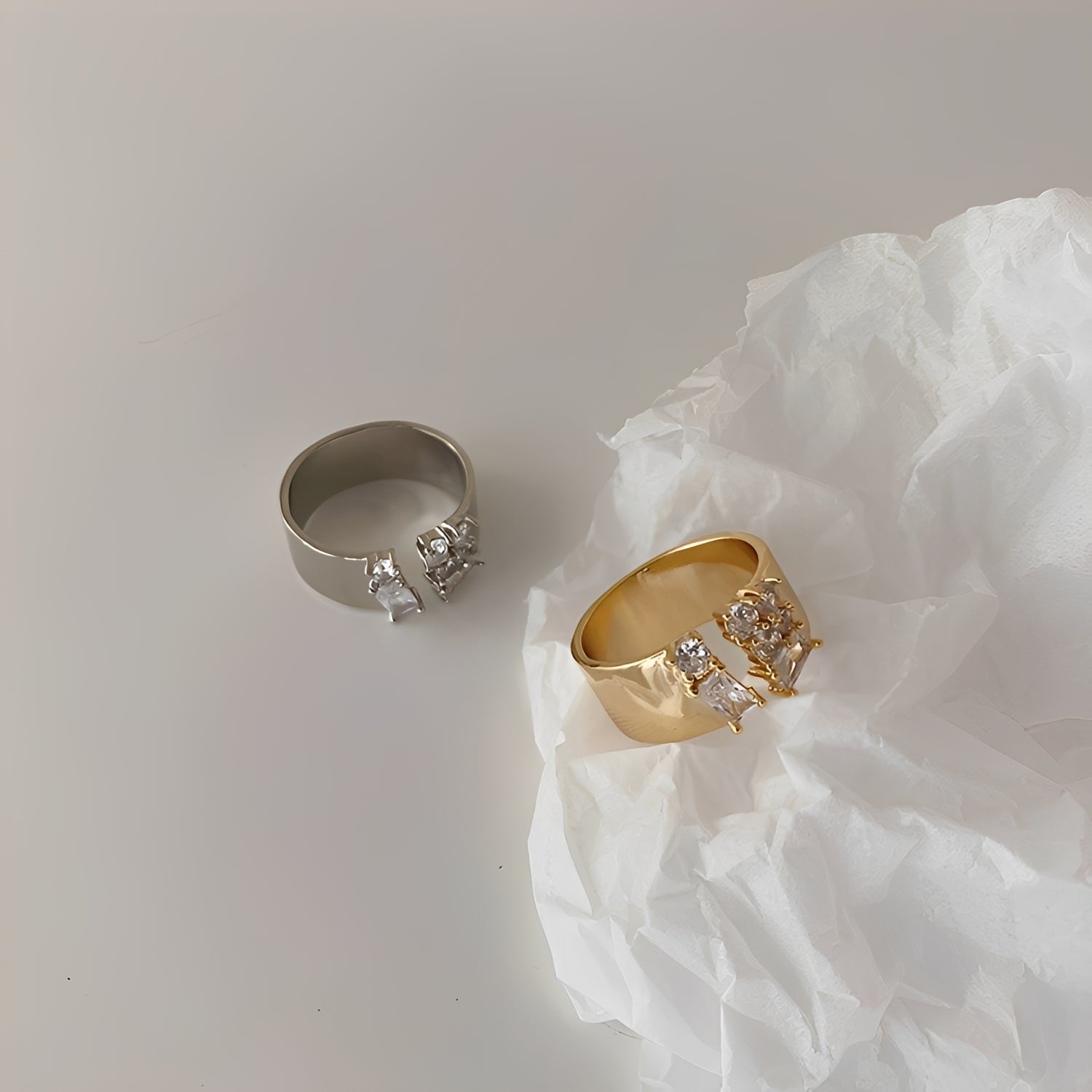Alora – Minimalistischer unregelmäßiger Zirkonia-Ring