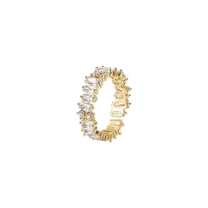 Jada – Personalisierter Ring im kühlen Stil