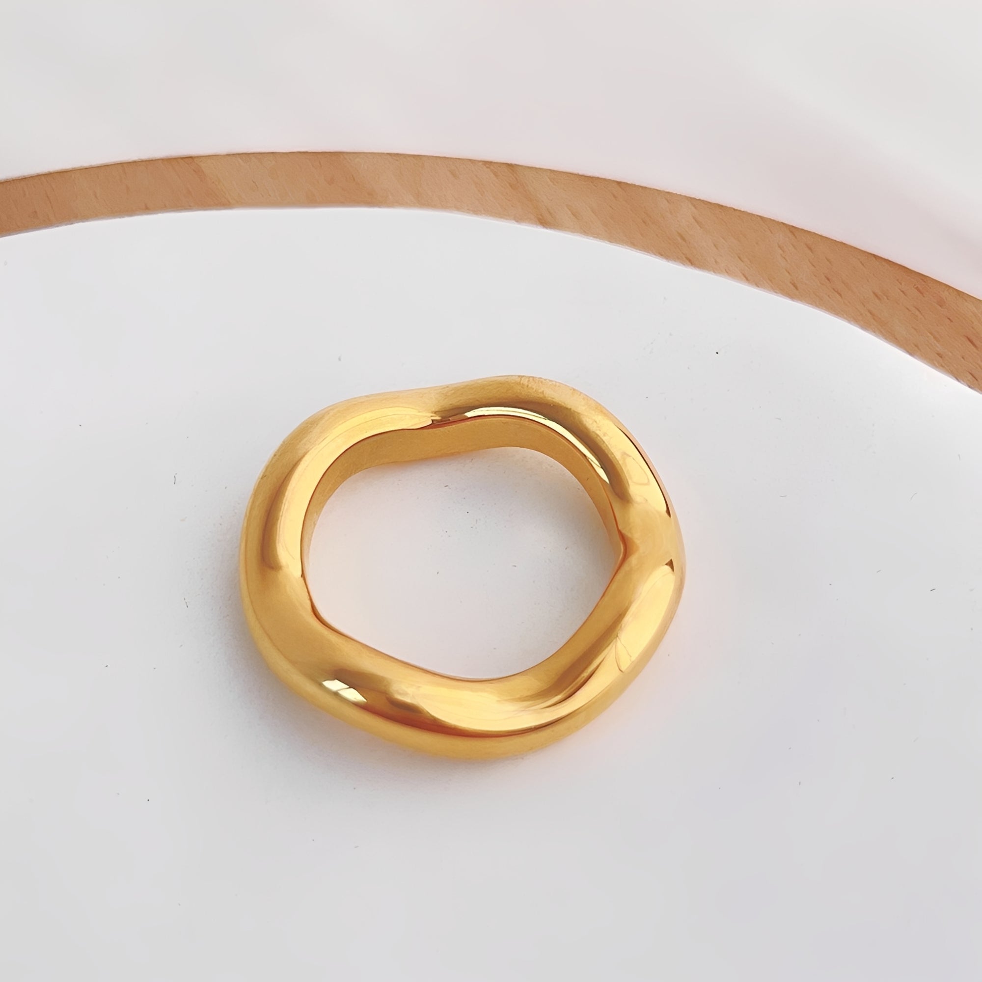 Lorena – Ring Welle Elegant Gebogen