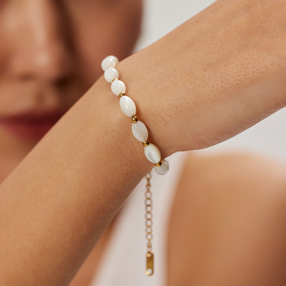 Clara – Ovales Armband aus goldfarbenem Edelstahl