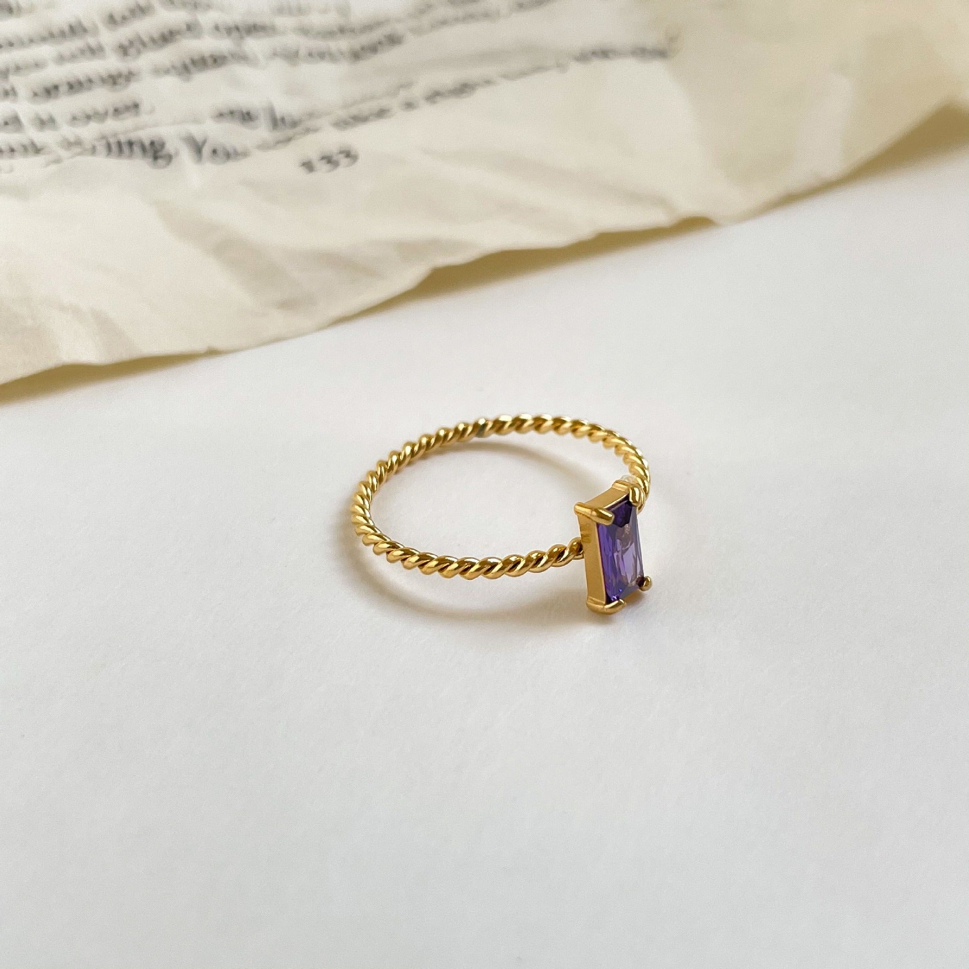 Selin – Ring mit gedrehter Edelstein