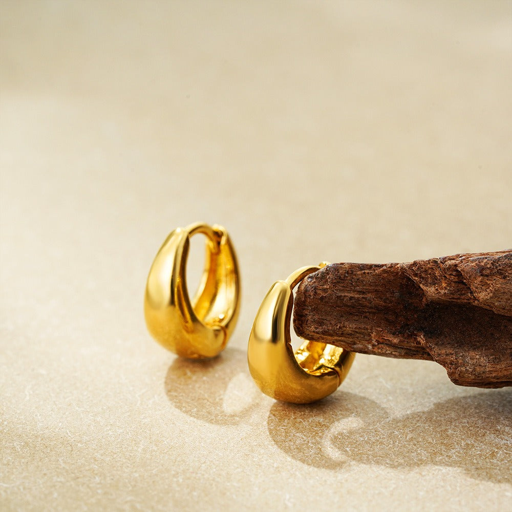 Aurya – Einfache und Glänzende Ohrringe aus Gold