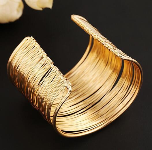Mira – Elegantes Armband in Altgold