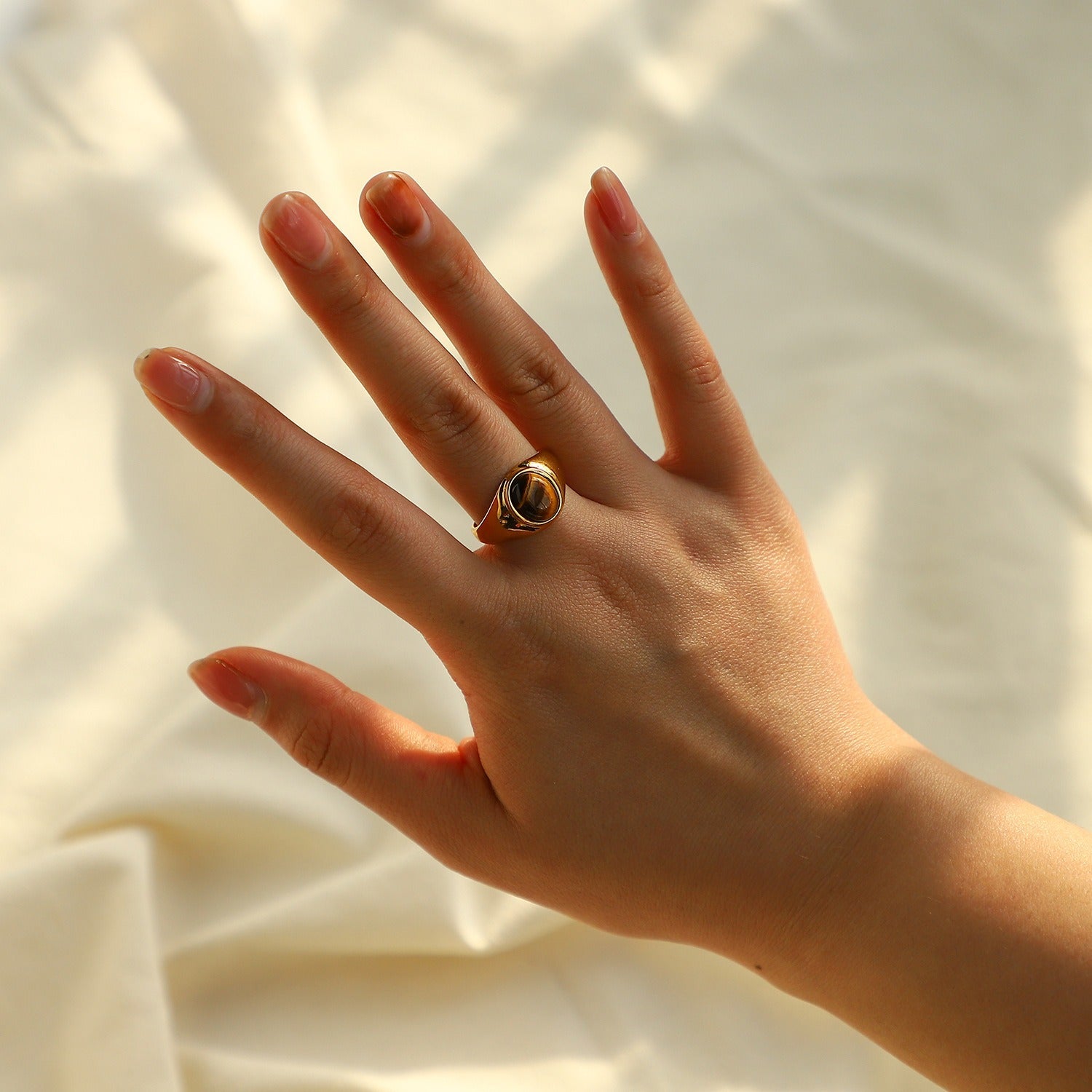 Sheynn – Ovaler Tigerauge Ring