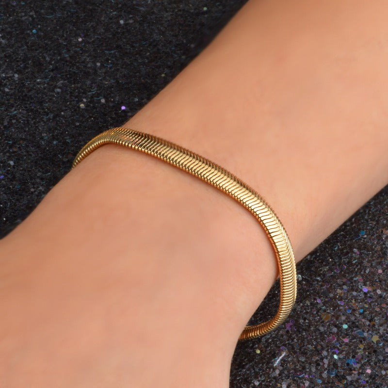Kayzee – Elegantes Herringbone-Armband