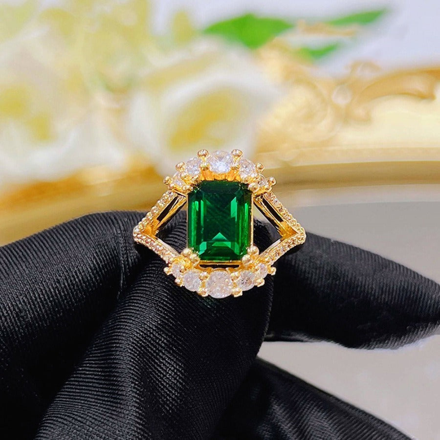 Elisova – Grenthal Goldener Ring mit Leuchtendem Stein