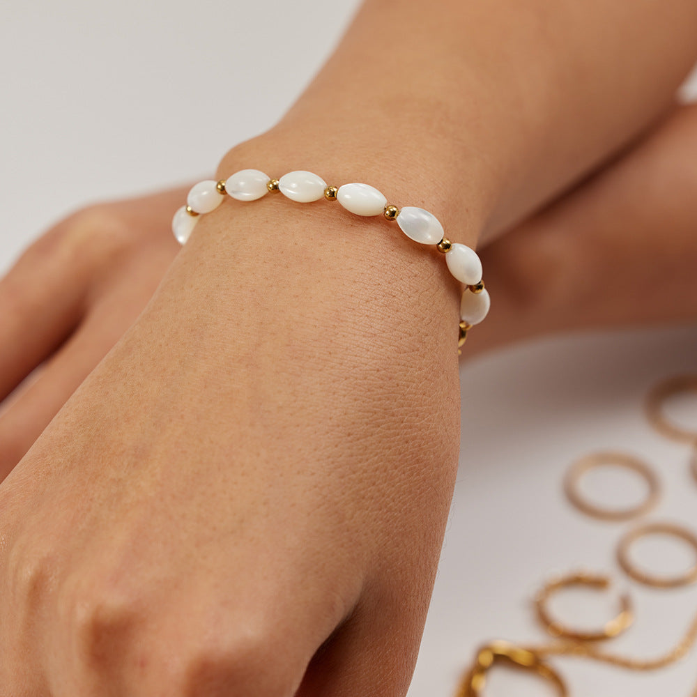 Clara – Ovales Armband aus goldfarbenem Edelstahl