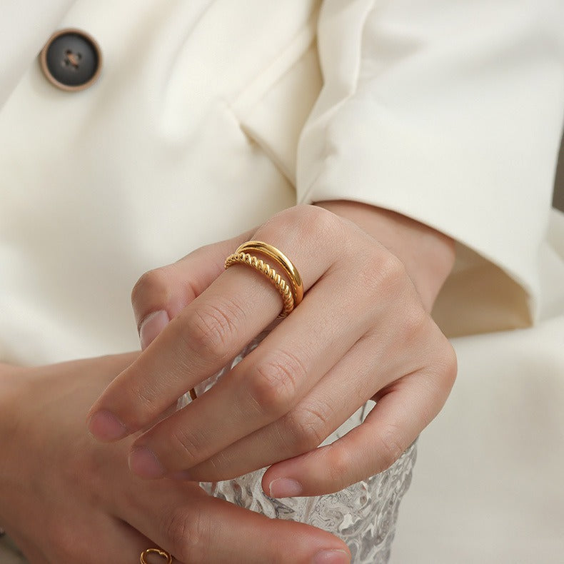 Adele – Doppel-Twist-Ring aus poliertem Gold