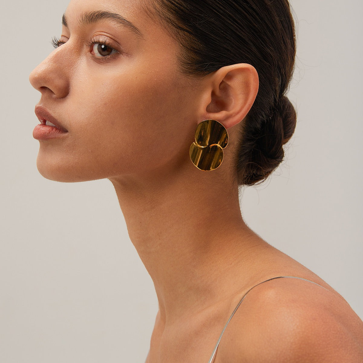Stacey – Goldene geometrische Kurvenohrringe