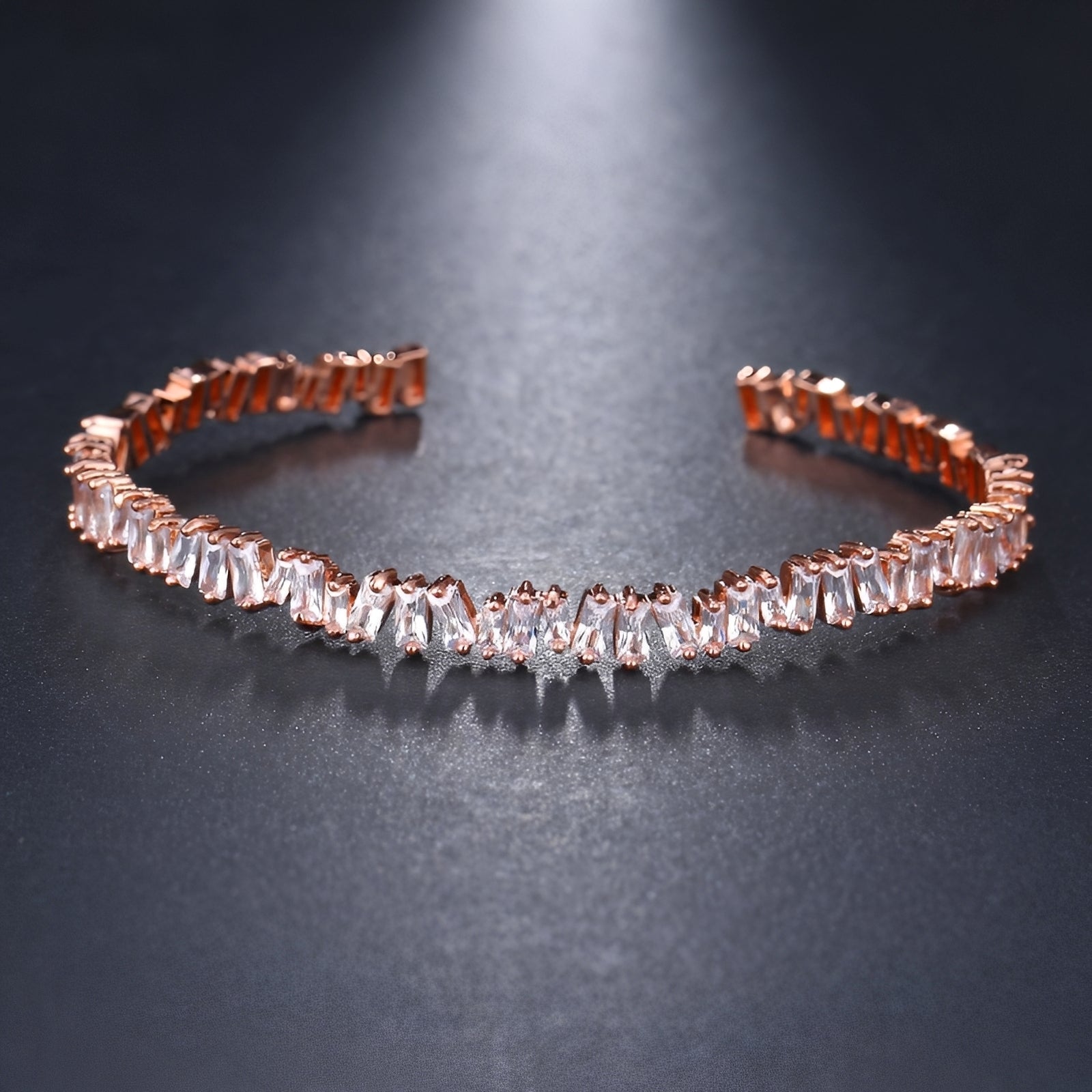 Lara – Elegantes und modernes Zirkonia-Armband