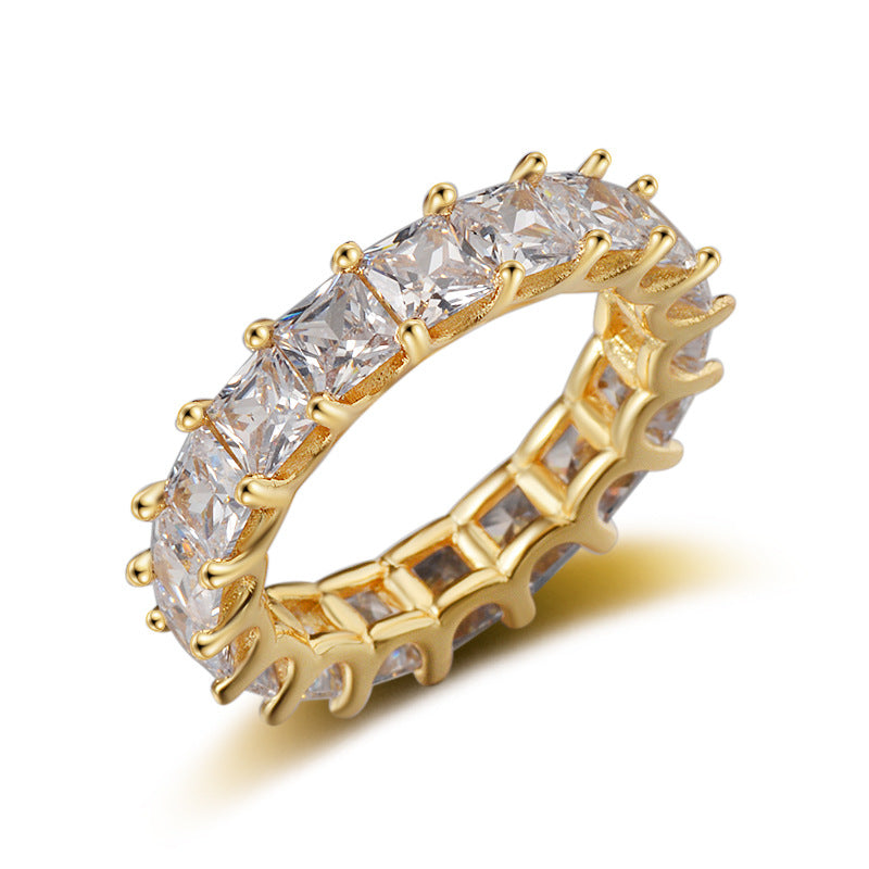 Lucie – Einfacher Ring aus Platin