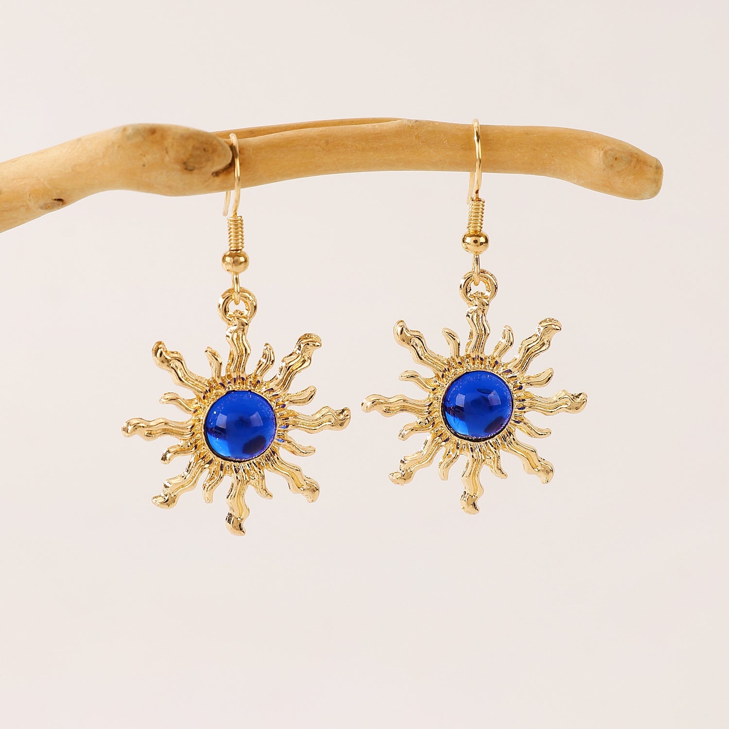Solene – Vintage-Stud-Ohrringe mit Sonnenmotiv