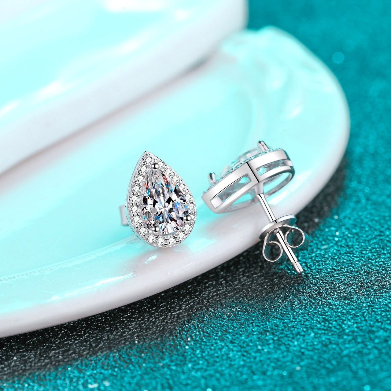 Elisa – Elegante Ohrstecker mit Moissanit