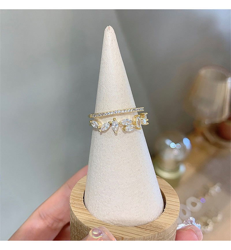 Mia – Ring aus Gold mit funkelndem Kristall