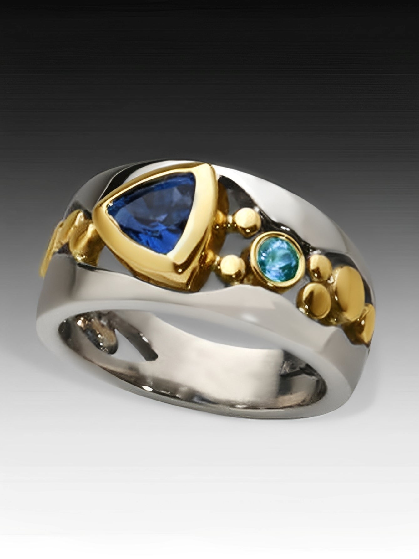 Ricca – Vintage-Ring mit funkelndem blauem Kristall