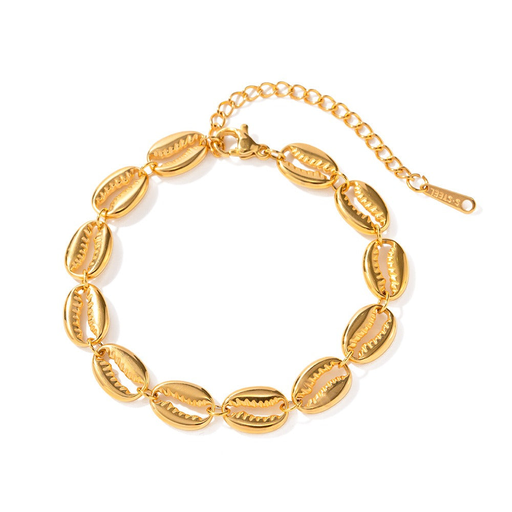 Remy – Elegante goldene Muschelarmband