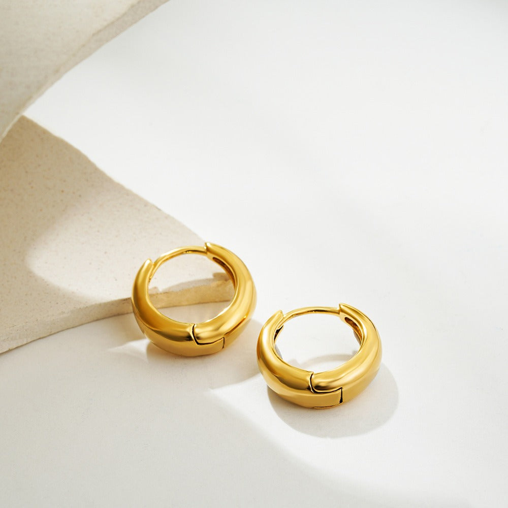 Aurya – Einfache und Glänzende Ohrringe aus Gold