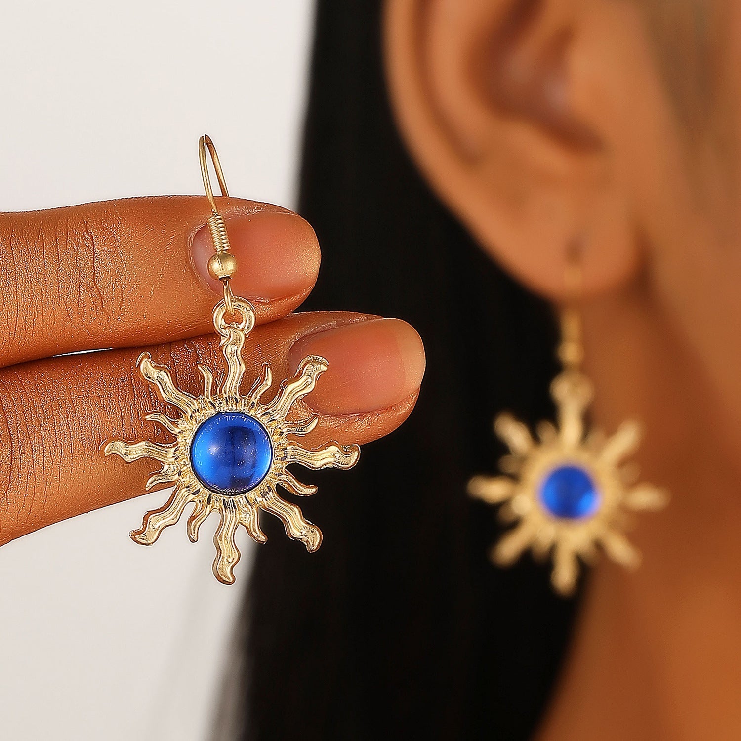 Solene – Vintage-Stud-Ohrringe mit Sonnenmotiv