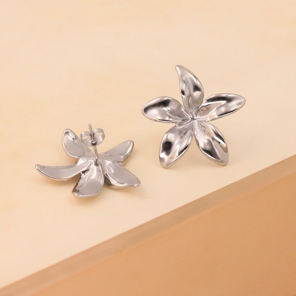 Flora – Elegante goldene Blumenohrringe