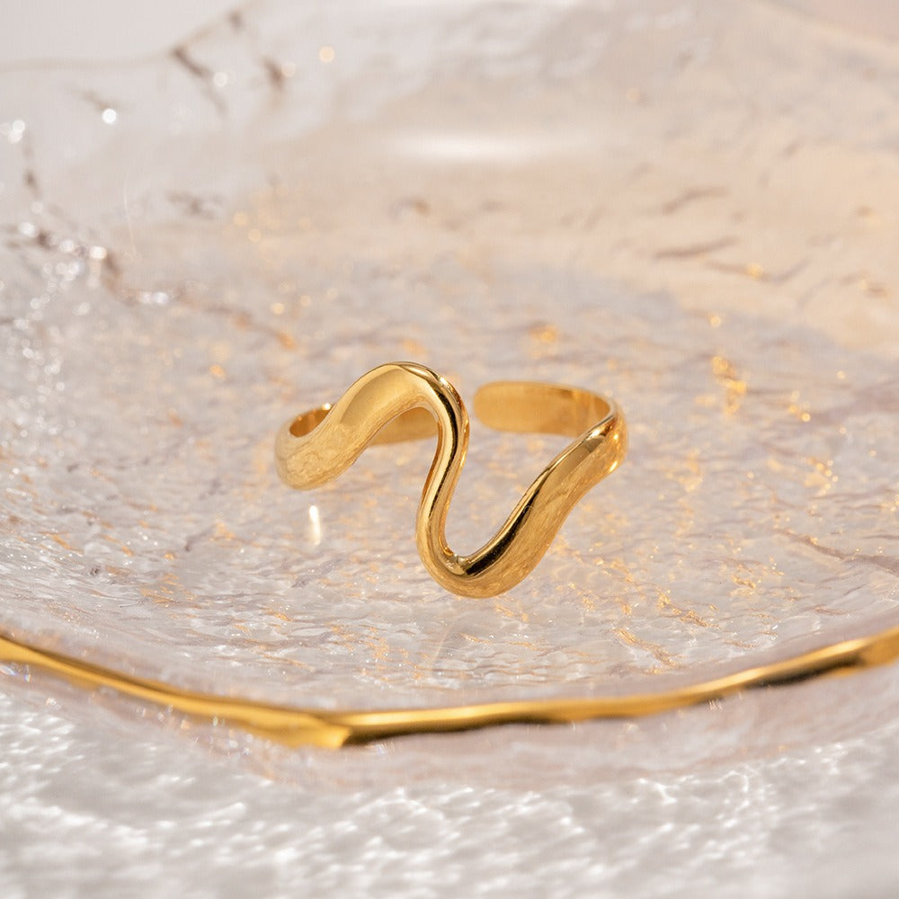 Valerie – Wellenring aus elegantem Gold