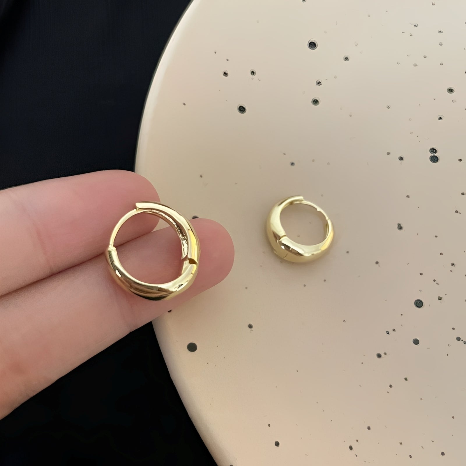 Renee – Goldene Ohrringe