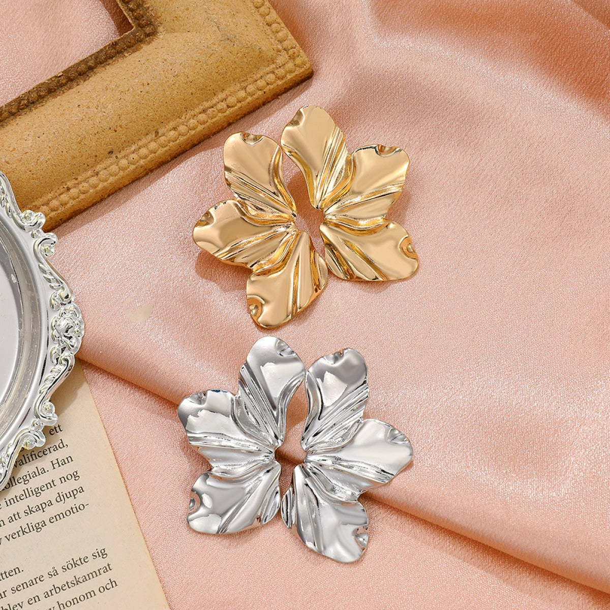 Verna – Retro goldene Blumenstecker