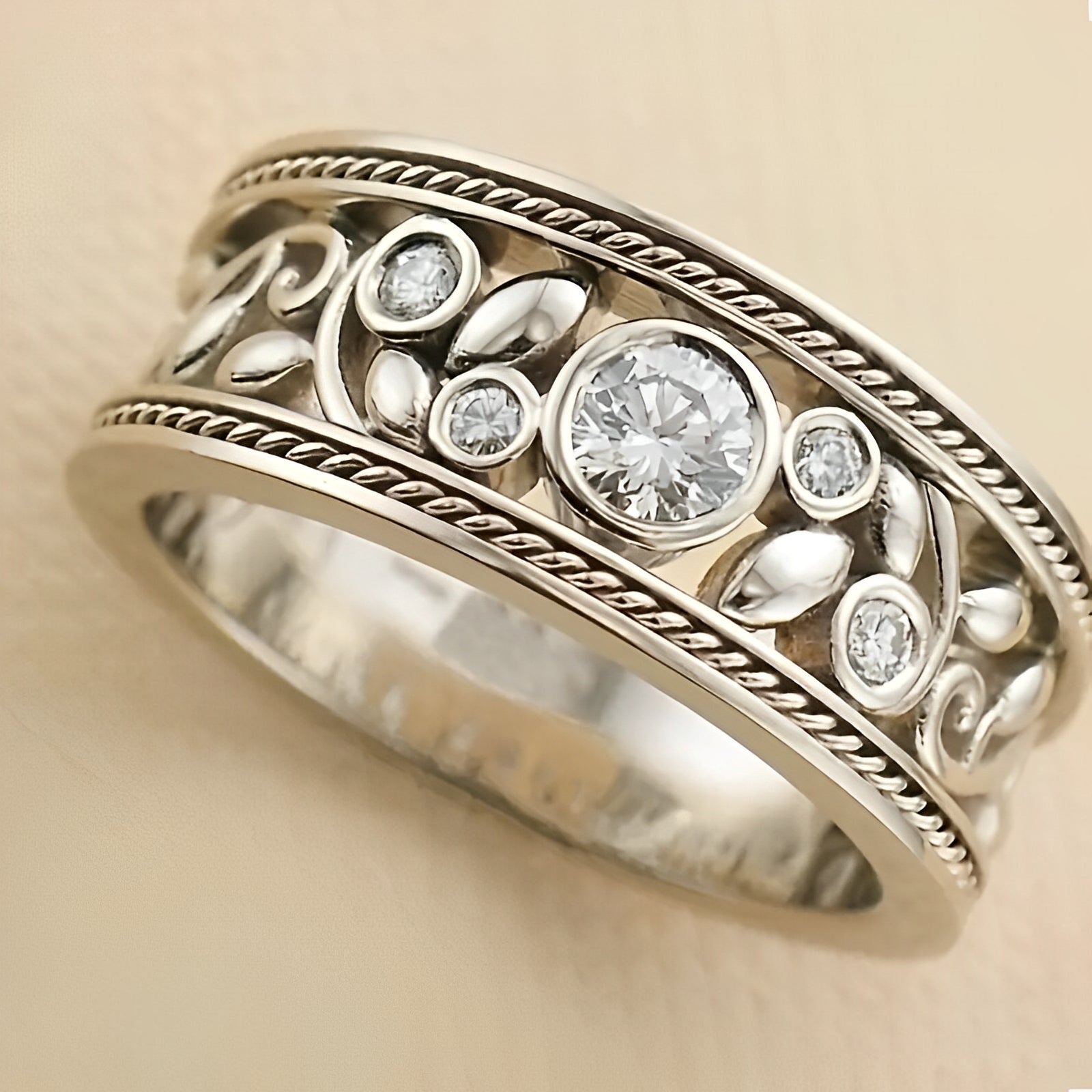 Celina – Vintage Silberring mit Funkelndem Zirkonstein