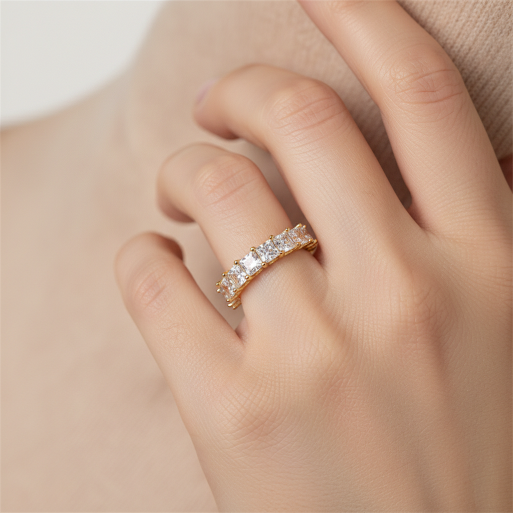 Lucie – Einfacher Ring aus Platin
