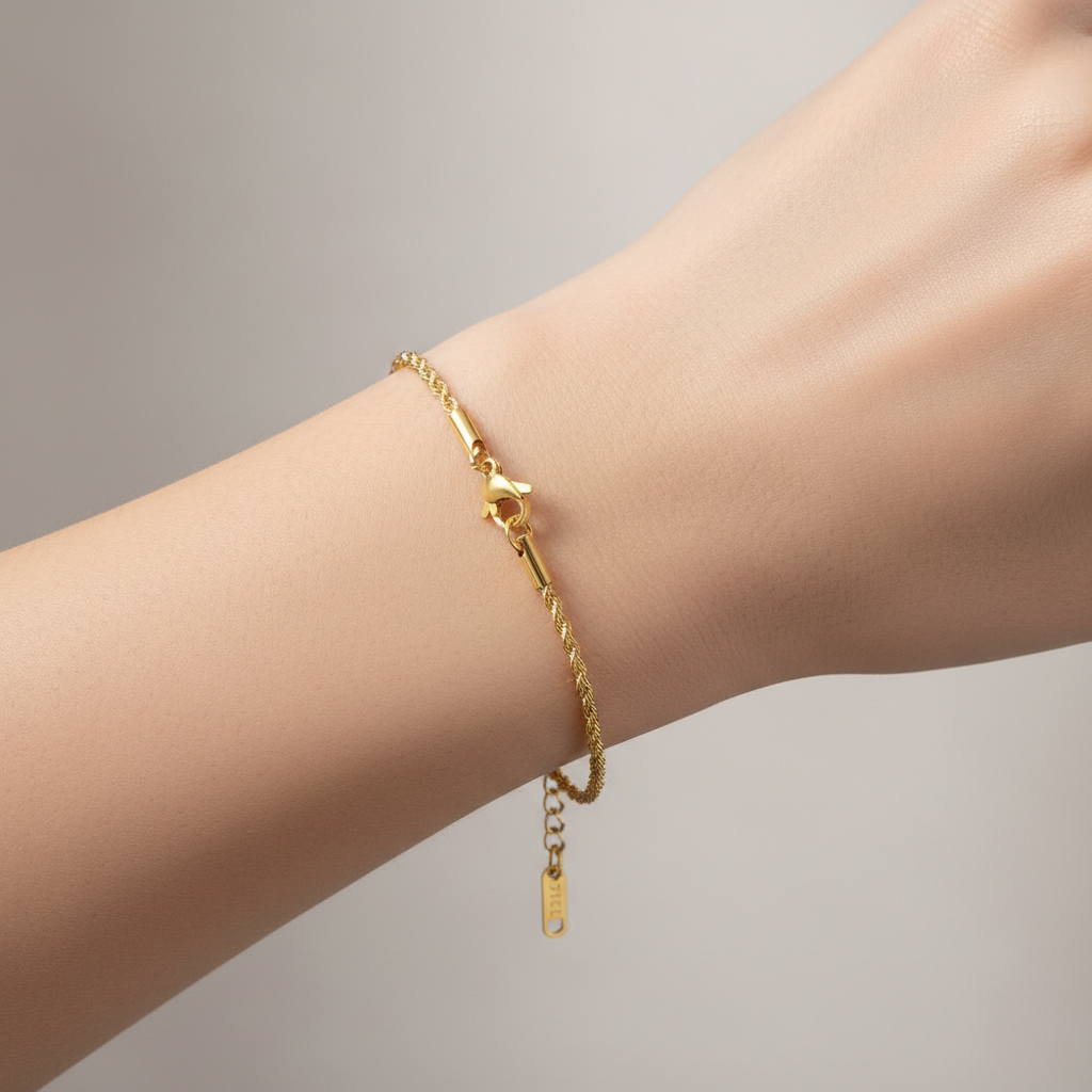 Ines – Gedrehter Edelstahlarmband