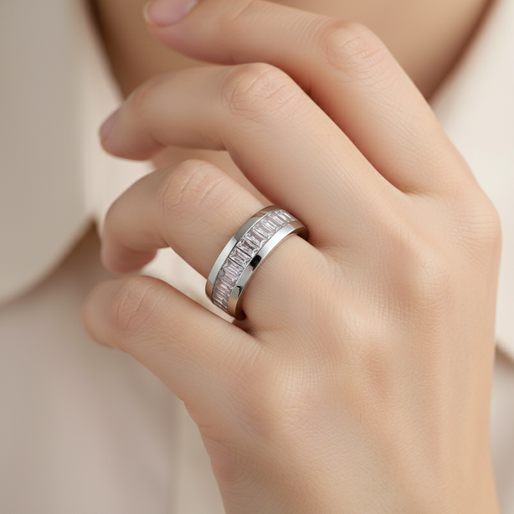 Klarissa – Diamantierter Ring aus Edelstahl