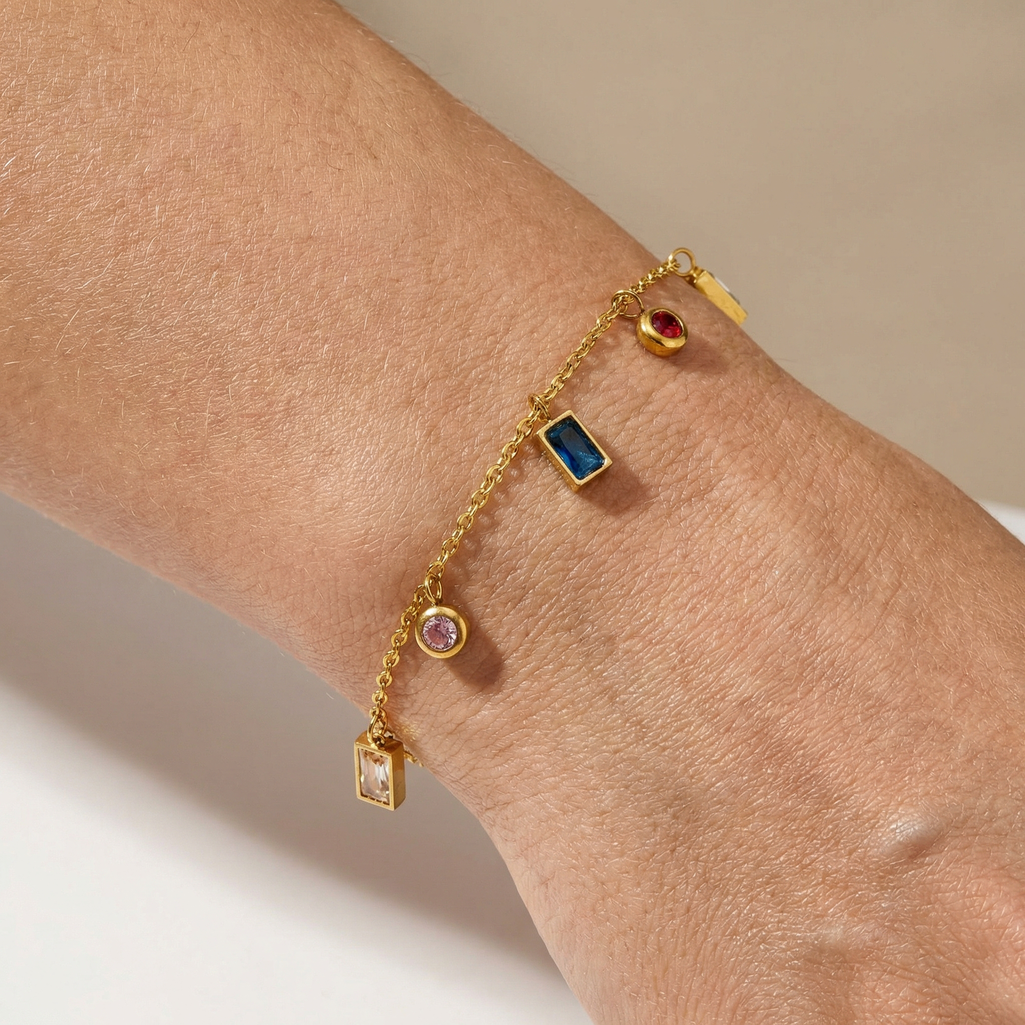 Isalya – Trendiges vergoldetes Armband im universellen Stil