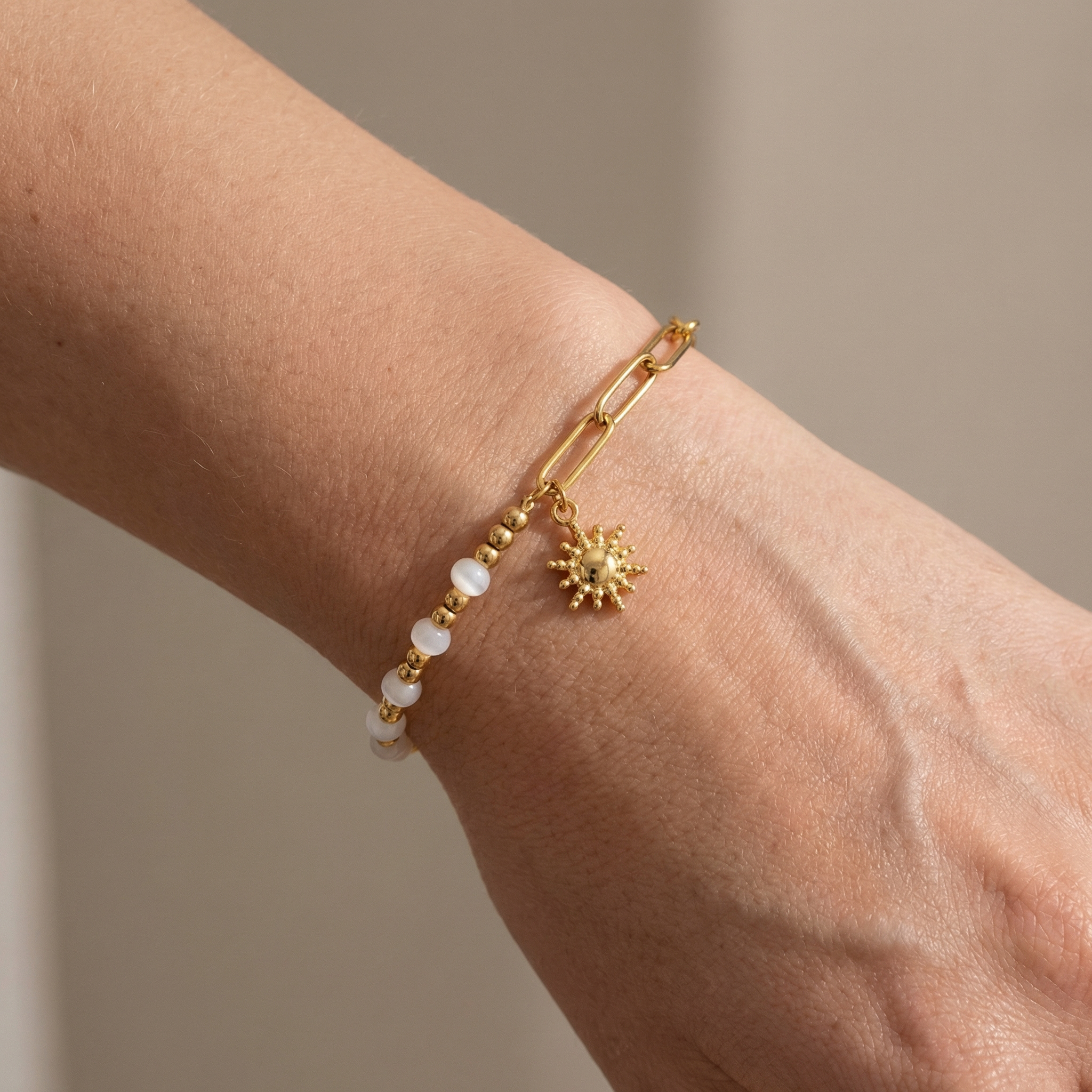 Solara – Elegantes Sonnenblumen-Träumearmband